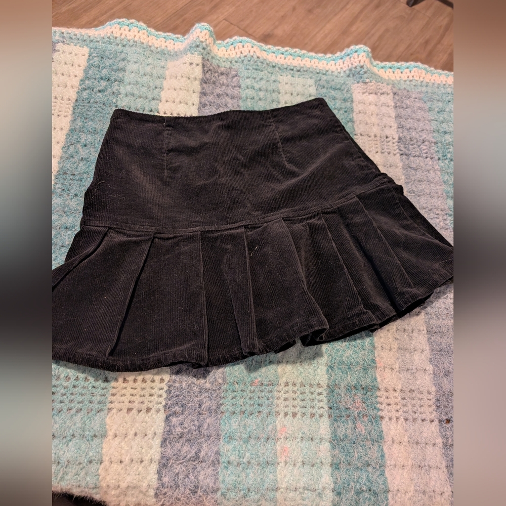 Forever 21 Black Corduroy Pleated Mini Skirt - Women's Size Medium